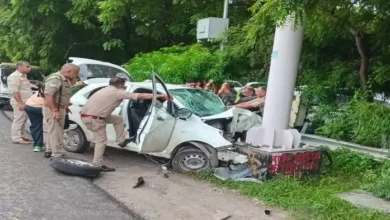 Photo of Noida: नोएडा में बड़ा सड़क हादसा, पोल से टकराई कार, तीन युवकों की हुई मौत.