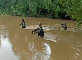 Photo of Chhattisgarh: ‘ऑपरेशन मानसून’ , बारिश से उफान पर नदी और नाले, सुकमा में 12 ग्रामीणों का रेस्क्यू.