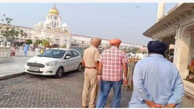 Photo of श्री दरबार साहिब के नजदीक मचा हड़कंप, व्यक्ति ने गनमैन से पिस्तौल छीन कर दिया कांड!