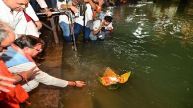 Photo of ‘गंगा दीपोत्सव’ में 3 लाख से अधिक दीपों से जगमग हुए घाट