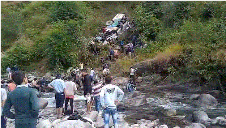 Photo of उत्तराखंड में बड़ा हादसा; अल्मोड़ा में बस खाई में गिरी, 15 यात्रियों की मौत, कई घायल