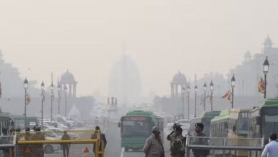 Photo of ठंड, कोहरे और प्रदूषण के ट्रिपल अटैक से बेहाल हुई दिल्ली