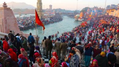 Photo of ठंड पर भारी आस्था…उत्तरकाशी से हरिद्वार तक स्नान को उमड़े श्रद्धालु, देव डोलियां भी पहुंचीं