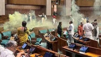 Photo of संसद की सुरक्षा में चूक मामला: कोर्ट ने आरोपियों से कहा- खुद की तुलना भगत सिंह से मत कीजए, दिल्ली पुलिस से पूछा- UAPA क्यों?