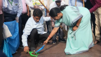 Photo of सीएम रेखा गुप्ता ने कनॉट प्लेस पर की सफाई, 20 दिन तक चलेगा अभियान