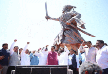 Photo of महाराष्ट्र में शिवाजी महाराज की नई प्रतिमा का अनावरण, पहले आंधी-तूफान में गिरकर टूट गई थी