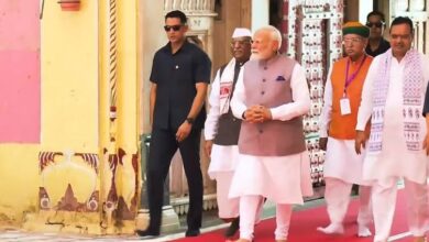 Photo of प्रधानमंत्री मोदी का बीकानेर दौरा, करणी माता मंदिर में टेका माथा, देशनोक स्टेशन का किया उद्घाटन