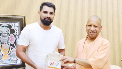 Photo of मोहम्मद शमी ने लखनऊ में मुख्यमंत्री से की मुलाकात, योगी ने क्रिकेटर को दिया तोहफा
