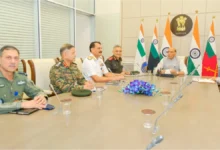 Photo of रक्षा मंत्री राजनाथ सिंह कर रहे समीक्षा बैठक, सभी सेनाओं के प्रमुख मीटिंग में हुए शामिल