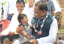 Photo of बेमेतरा के सहसपुर अचानक पहुंचे सीएम विष्णु देव साय, कहा- “मैं आप लोगों के दुख-तकलीफ जानने आया हूं”