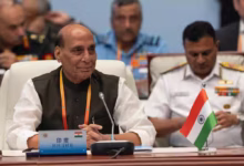 Photo of सिर झुकाए बैठे रहे PAK के रक्षा मंत्री ख्वाजा आसिफ, दोस्त चीन के सामने सुनाते रहे राजनाथ सिंह, ड्रैगन भी शर्म से हुआ लाल