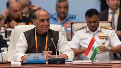 Photo of सिर झुकाए बैठे रहे PAK के रक्षा मंत्री ख्वाजा आसिफ, दोस्त चीन के सामने सुनाते रहे राजनाथ सिंह, ड्रैगन भी शर्म से हुआ लाल