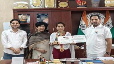 Photo of हरियाणा के कैथल की बेटी ने 8 फुट 7 इंच लंबे बालों से बनाया विश्व रिकॉर्ड
