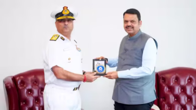 Photo of अंतरराष्ट्रीय योग दिवस: CM देवेंद्र फडणवीस को न्यौता, कोस्ट गार्ड IG भीष्म शर्मा ने की मुलाकात