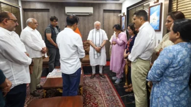Photo of दिवंगत पूर्व सीएम विजय रूपाणी के परिवार से मिले पीएम मोदी, जताया शोक; जानें क्या बोले