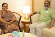 Photo of पूर्व सीएम शिबू सोरेन का हाल जानने पहुंचीं मंत्री दीपिका पांडेय…