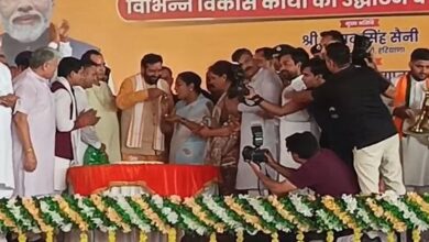 Photo of दिल्ली की सीएम रेखा गुप्ता पहुंची जुलाना: मंच पर केक काटकर मनाया जन्मदिन