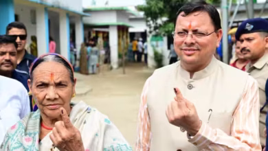 Photo of उत्तराखंड पंचायत चुनाव: CM धामी ने अपनी मां के साथ खटीमा में किया मतदान, लोगों से की खास अपील