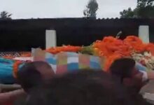 Photo of छात्रा के शव का अंतिम संस्कार, मृतका के पिता बोले- हमें मुआवजा नहीं बेटी चाहिए