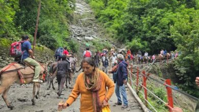 Photo of उत्तराखंड में भारी बारिश का कहर: बद्रीनाथ हाईवे बंद, हिमनी-बलाण सड़क अवरुद्ध, सोनप्रयाग में रोके गए यात्री