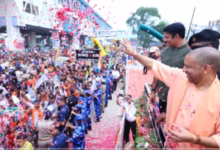 Photo of CM योगी ने कांवड़ियों पर की पुष्पवर्षा, कहा- कांवड़ यात्रा को बदनाम करने वालों को करें बेनकाब