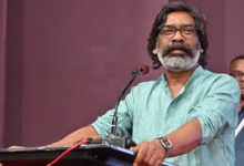 Photo of दफ्तर में बैठकर सिगरेट पी रहा था सरकारी कर्मचारी, वीडियो देख भड़के CM हेमंत सोरेन, फिर जो किया!