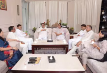Photo of हमले के बाद CM रेखा गुप्ता की पहली तस्वीर, दिल्ली के सभी सांसदों के साथ चाय पीती दिखीं