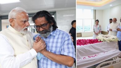 Photo of शिबू सोरेन के निधन के बाद अंतिम दर्शन के लिए पहुंचे पीएम मोदी, प्रधानमंत्री का हाथ पकड़कर रो दिए CM हेमंत सोरेन