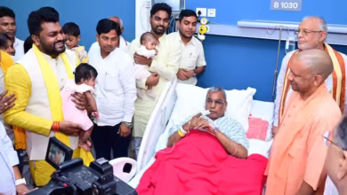 Photo of लखनऊ: ओम प्रकाश राजभर से मिलने अस्पताल पहुंचे सीएम योगी आदित्यनाथ, सामने आई तस्वीर