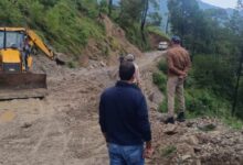 Photo of उत्तराखंड: चंपावत में बारिश से तबाही, DM मनीष कुमार ने खुद बचाई दो लोगों की जान