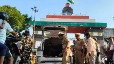 Photo of नेपाल में हिंसा और हंगामे पर यूपी में अलर्ट, सीमा पर बढ़ी निगरानी, सोनौली बॉर्डर पर कड़ी सुरक्षा