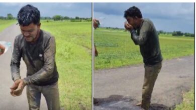 Photo of मध्य प्रदेश: छह घंटे से कीचड़ में पड़ा था शव, पुलिस उठाने पहुंची तो अचानक खड़ा हो गया सरपंच