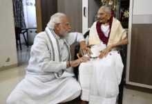 Photo of ‘ऐसे लोग दिखे तो अपने दोनों सैंडल…’, पीएम मोदी की मां पर अभद्र टिप्पणी को लेकर भड़के बालमुकुंद आचार्य
