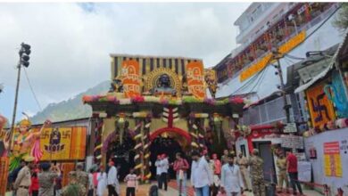 Photo of जम्मू कश्मीर: छठे नवरात्र पर मां वैष्णो देवी के दरबार में बढ़े श्रद्धालु