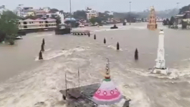 Photo of महाराष्ट्र: गोदावरी नदी का जलस्तर बढ़ा, नासिक में जलभराव