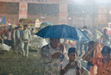 Photo of इंदौर में देर रात बारिश, भीगे गरबा पांडाल
