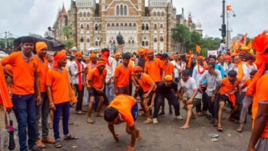 Photo of महाराष्ट्र :  प्रदर्शनकारियों ने सड़क पर खेली कबड्डी, ट्रैफिक जाम के चलते पैदल चलकर हाईकोर्ट पहुंचे जज