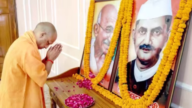 Photo of मुख्यमंत्री योगी आदित्यनाथ ने दी बापू और शास्त्री को जयंती पर श्रद्धांजलि, बोले- इनके रास्ते पर चल रही सरकार