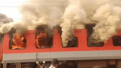 Photo of बिहार जाने वाली गरीब रथ एक्सप्रेस में लगी भीषण आग, धू-धू कर जली बोगी, यात्रियों को बचाया गया