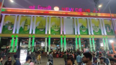 Photo of नई दिल्ली रेलवे स्टेशन पर बदले गए एक दर्जन ट्रेनों के प्लेटफॉर्म, प्लेटफॉर्म टिकट की बिक्री पर भी लगी रोक