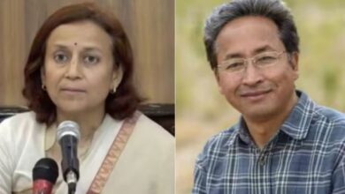 Photo of जोधपुर: सोनम वांगचुक से मिलने सेंट्रल जेल पहुंचीं पत्नी गीतांजलि