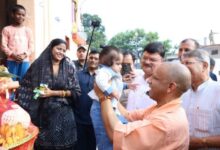 Photo of अयोध्या: निषाद-वाल्मिकी समाज के लोगों के साथ सीएम योगी ने मनाई दिवाली