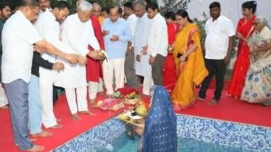 Photo of सीएम नीतीश ने भगवान सूर्य को दिया अर्घ्य, बिहार के घाटों पर उमड़ी भीड़