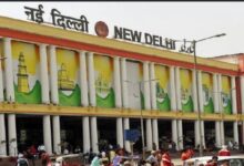 Photo of दिल्ली के इन पांच रेलवे स्टेशनों पर प्लेटफॉर्म टिकटों की बिक्री पर रोक