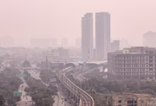 Photo of नोएडा में सर्दी के साथ हवा में बढ़ा प्रदूषण, सांस लेना हुआ मुश्किल, AQI खराब श्रेणी में पहुंचा