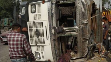 Photo of जम्मू-पठानकोट हाईवे पर अनियंत्रित हुआ ट्रक