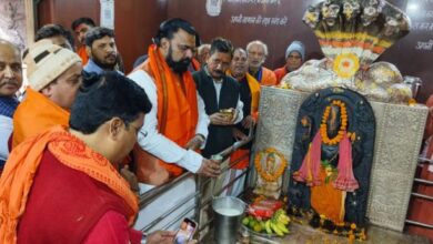Photo of बिहार; गृह मंत्रालय का चार्ज लेने से पहले सम्राट चौधरी ने हरिहरनाथ मंदिर में टेका माथा