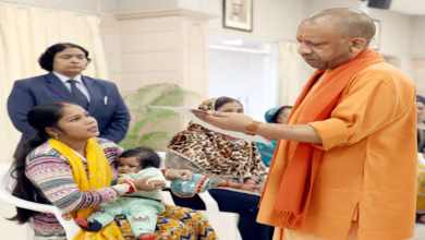 Photo of मासूम की जिंदगी बचाने को आगे आए CM योगी आदित्यनाथ, मां की गुहार पर शुरू कराया इलाज