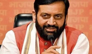 Photo of रणबीर गंगवा ने सीएम सैनी को सौंपा विजन डॉक्यूमेंट