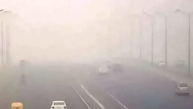Photo of दिल्ली में ‘दमघोंटू’ हवा की मार, इन जगहों पर AQI 400 पार